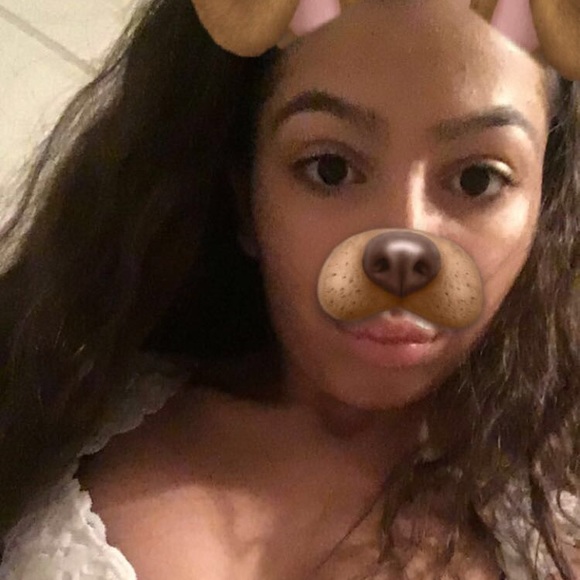 Profile Picture of Nicolette Sciulara (@nicolettes816) on Poshmark