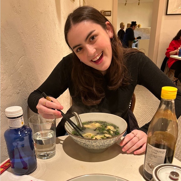 Profile Picture of Mia Erlichman (@miaerlichh) on Poshmark