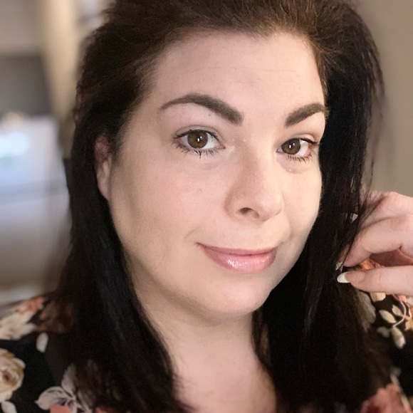 Profile Picture of Laurellee Parsons (@laurellee_p) on Poshmark