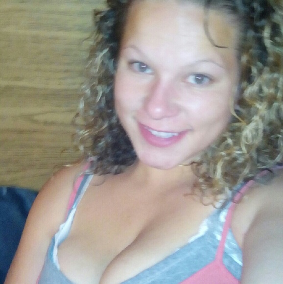 Profile Picture of Crystal Poteat (@potear2489) on Poshmark