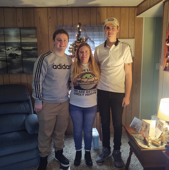 Profile Picture of Jeni Hughes (@jennavine1981) on Poshmark