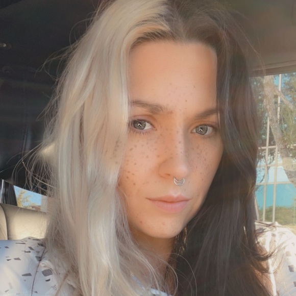 Profile Picture of Tiffani Mcroberts (@tiffanimcrobert) on Poshmark