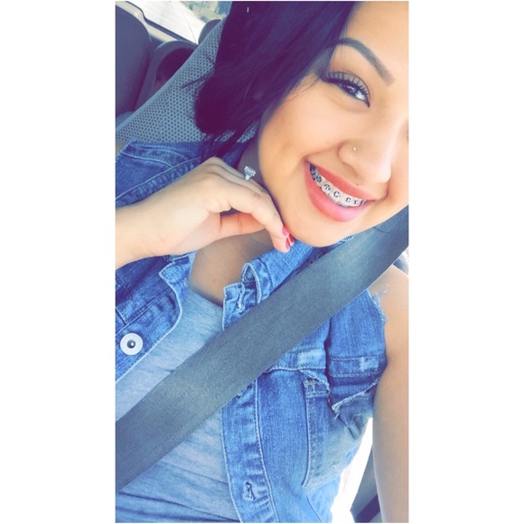 Profile Picture of Jasmine Gee (@ilovevintage69) on Poshmark