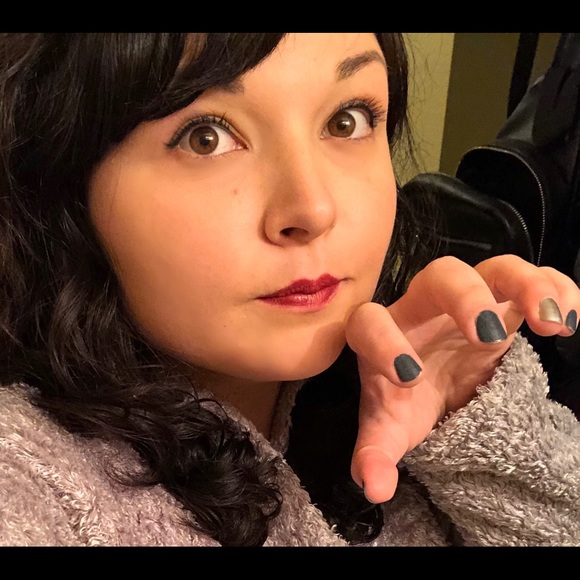 Profile Picture of Irie Phetteplace (@yagurlirie) on Poshmark