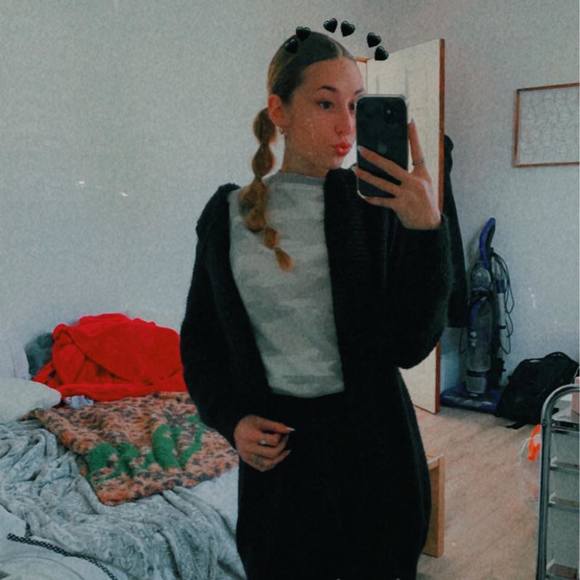 Profile Picture of Jamie-lyn Hyland (@jjllyn) on Poshmark