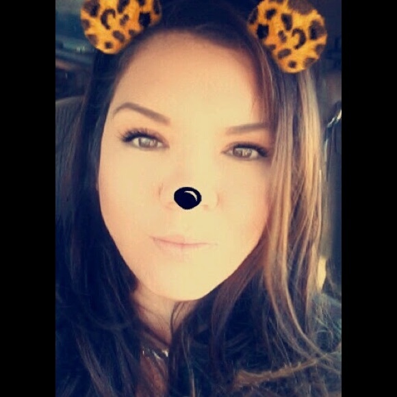 Profile Picture of Linda Benítez portillo (@lmbplove37) on Poshmark