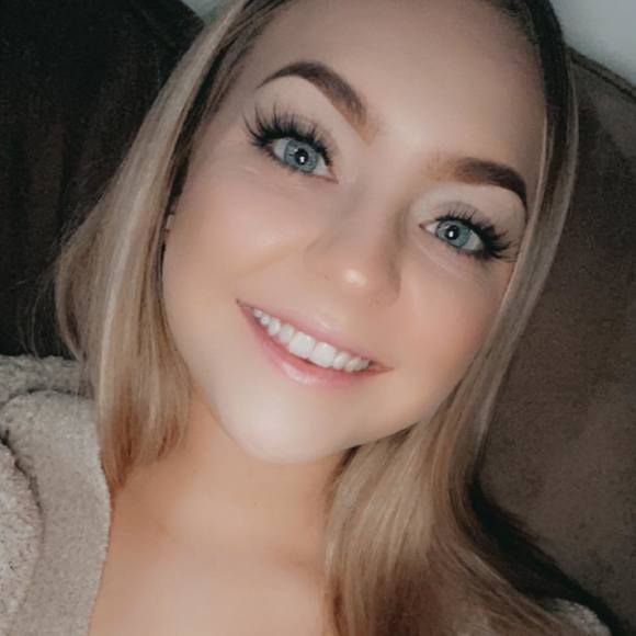 Profile Picture of Baylee Wilson (@baylee332) on Poshmark