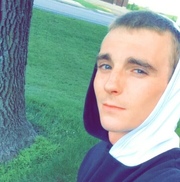 Profile Picture of Jon Mccartney (@konnoekush) on Poshmark