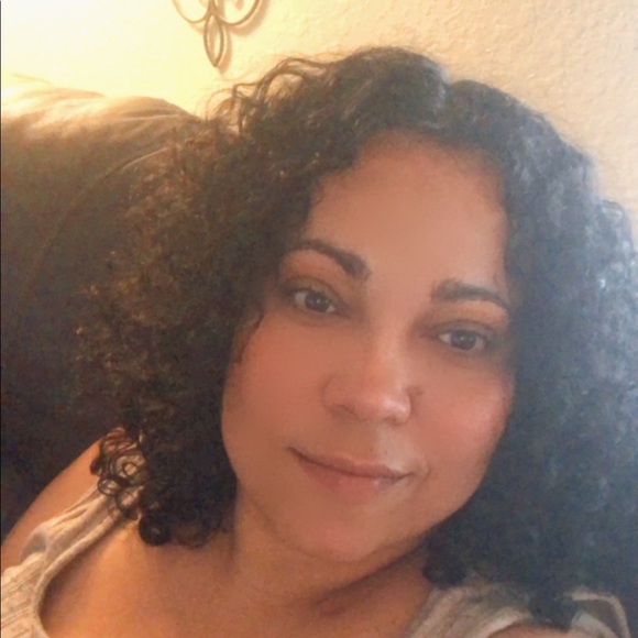 Profile Picture of Belinda Santiago (@bebo4501) on Poshmark