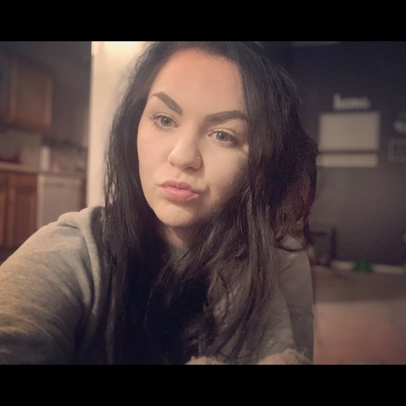 Profile Picture of Mackenzie Medved (@mackenziemedved) on Poshmark