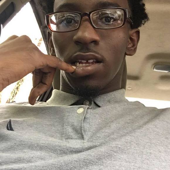 Randarius Wright - Poshmark Profile Picture of Randarius Wright (@wrightrandarius) on Poshmark