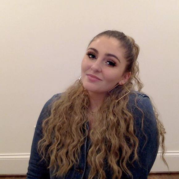 Profile Picture of Brianna Graffia (@bgraffia) on Poshmark