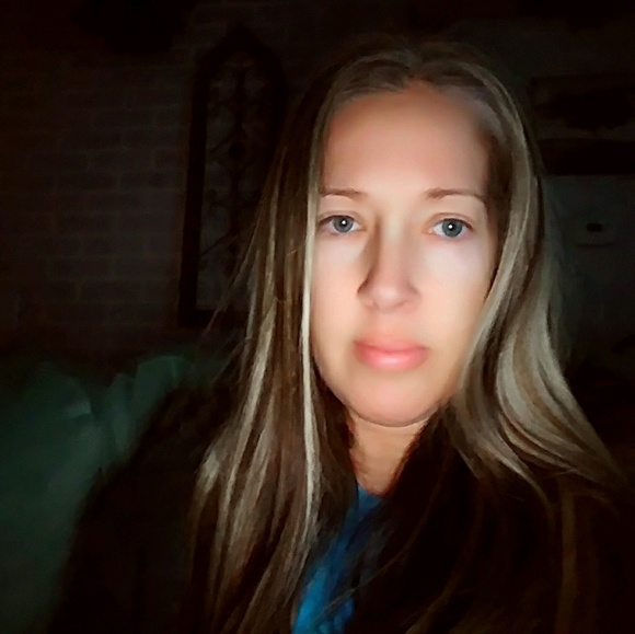 Profile Picture of Kim Oster (@kimmyoster) on Poshmark