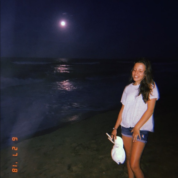 Profile Picture of Ivy Phillips (@ivyphillips22) on Poshmark