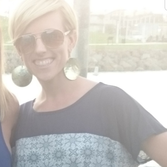 Profile Picture of Cassandra Cooling (@cassandracool) on Poshmark