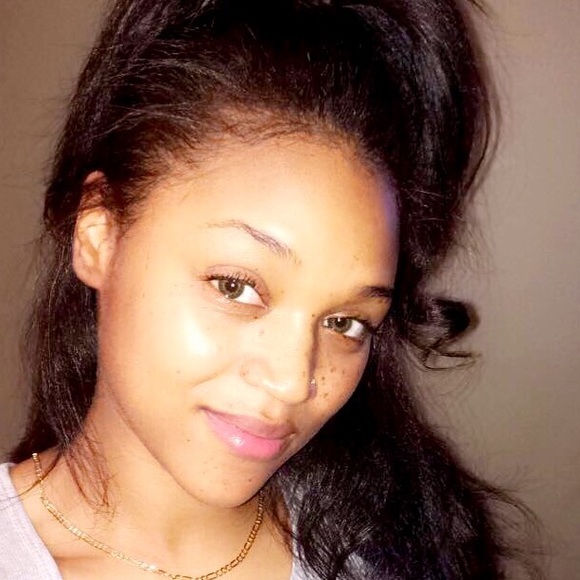 Profile Picture of Domonique Singleton (@domnikole86) on Poshmark