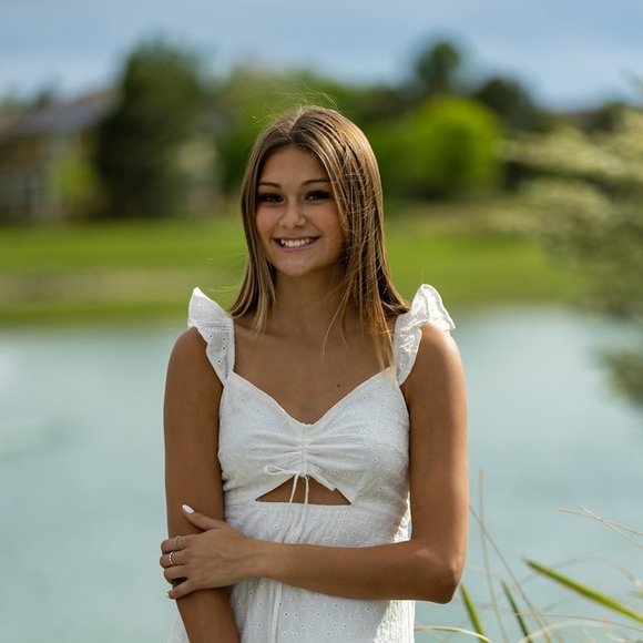 Profile Picture of Mia Deckinga (@miadeckinga) on Poshmark