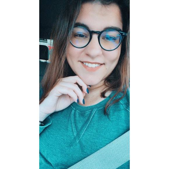 Profile Picture of Ashly Hunken (@ashlyhunken) on Poshmark