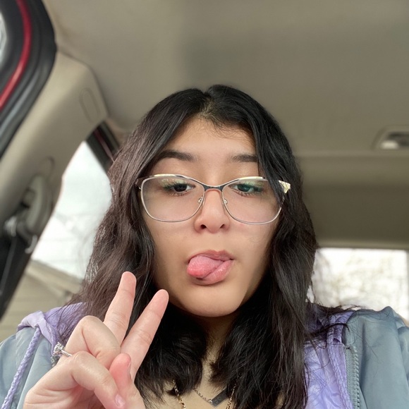 Profile Picture of Lorena Zarate (@lorenazarate970) on Poshmark