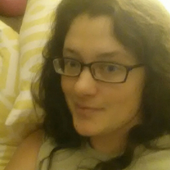 Profile Picture of Jessica Elms (@jessieelms) on Poshmark