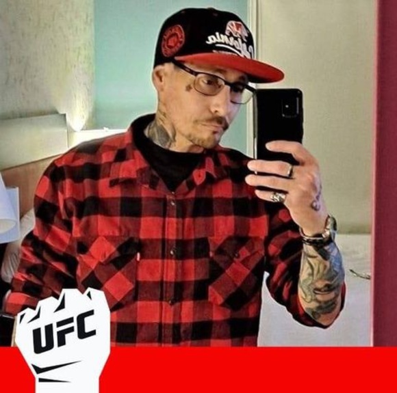Profile Picture of Brian Connell (@bc02991) on Poshmark