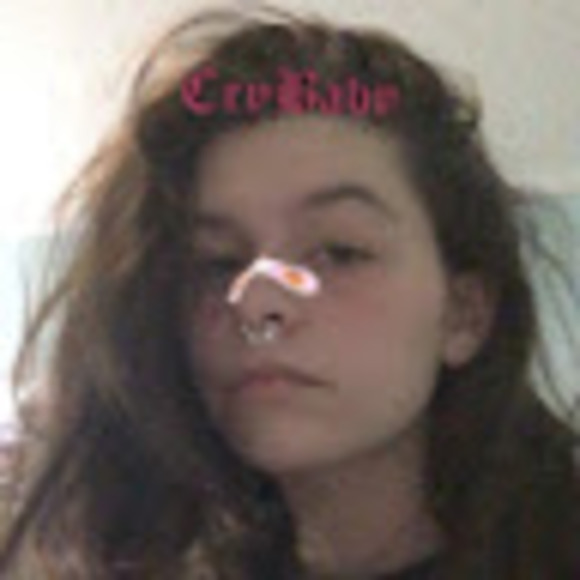 Profile Picture of Catherine Helms (@sunflowerxvibes) on Poshmark