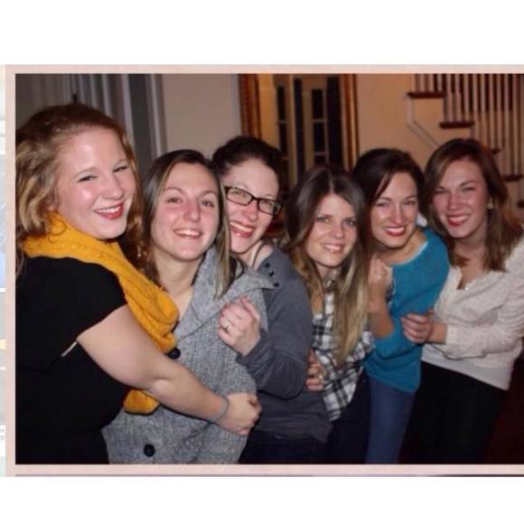 Profile Picture of Nicole Zoback (@nicoleigh06) on Poshmark