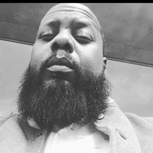 Profile Picture of Leon Gibson (@leongib1210) on Poshmark