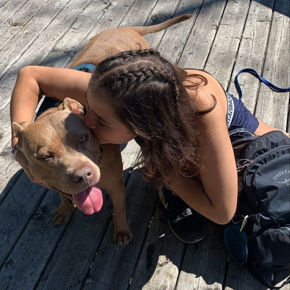 Profile Picture of Olivia Antoniuk (@oliviaantoniuk) on Poshmark