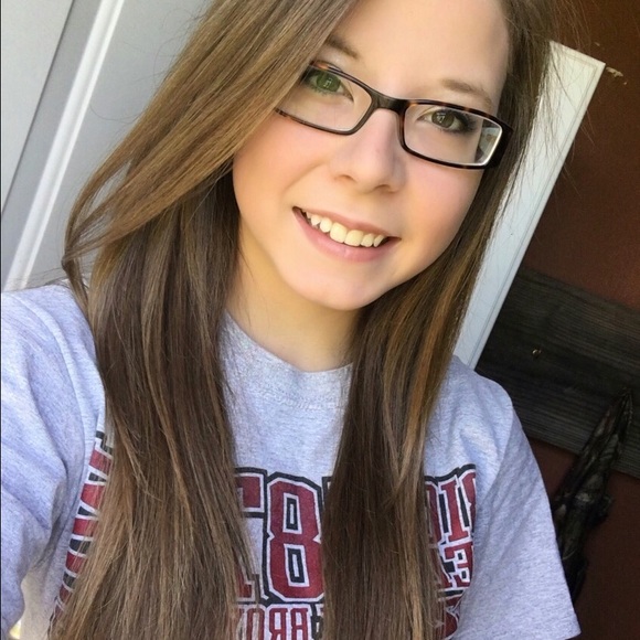 Profile Picture of Samantha Tacker (@samanthagracet) on Poshmark