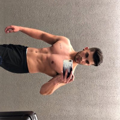 Profile Picture of 𓂀 INNVICTUS ATHLETE 𓂀 (@VictorRoach) on Twitter