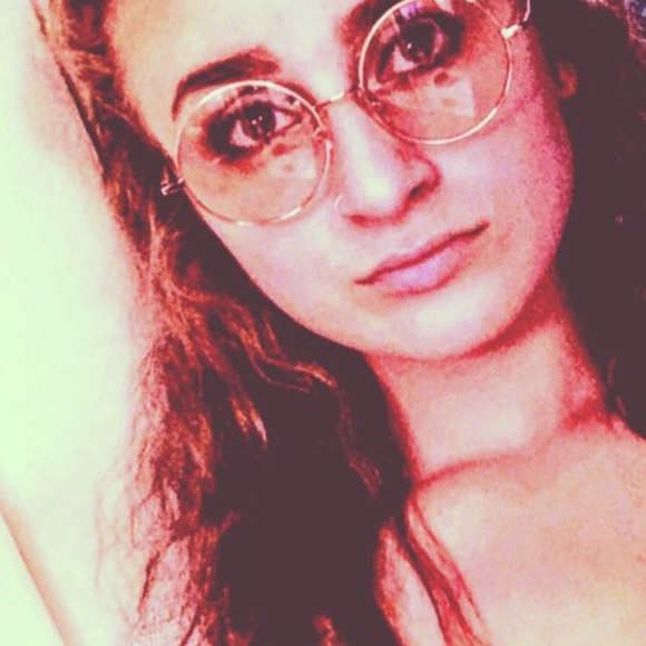 Profile Picture of Brittani Larsen (@leorelei) on Poshmark