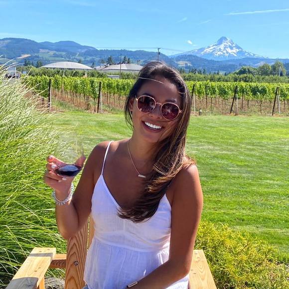 Profile Picture of Sophie Makowski (@sophie_makowski) on Poshmark