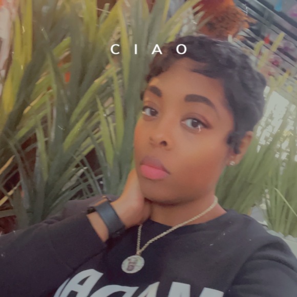 Profile Picture of Dominique Armstrong (@missarmstrong34) on Poshmark