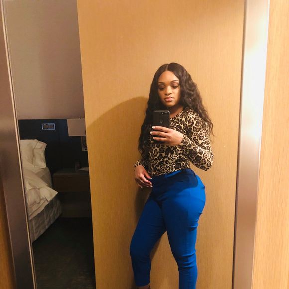 Profile Picture of Crystal Graves (@crystalgrave854) on Poshmark