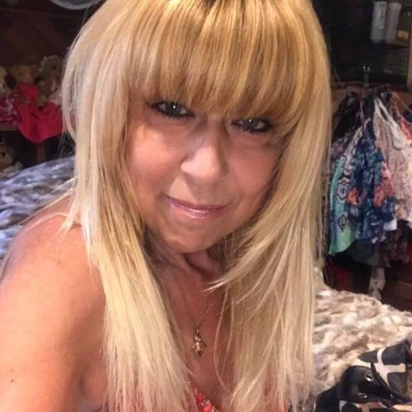 Profile Picture of Renee Marks (@reneemarks397) on Poshmark