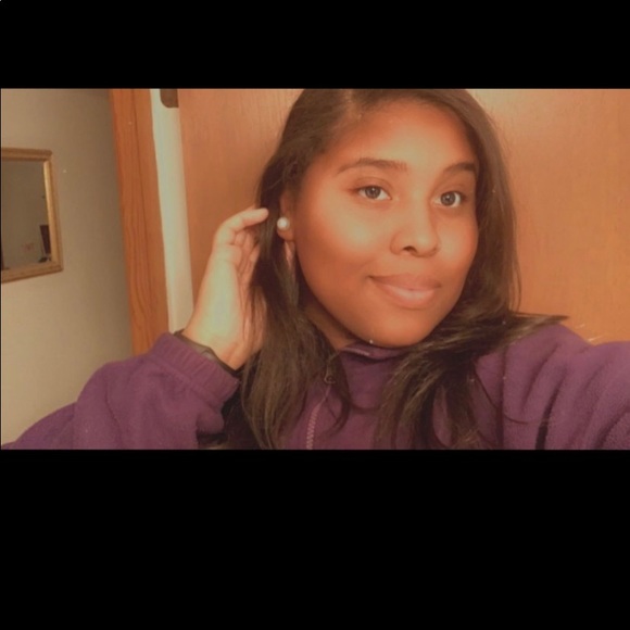 Profile Picture of Janet Marshall (@janet2323000) on Poshmark
