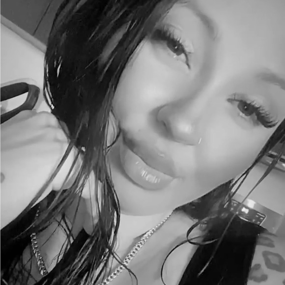 Profile Picture of Bianca Castillo (@bmariecast) on Poshmark