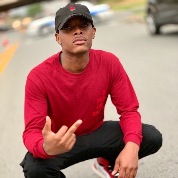 Profile Picture of James Randle (@jamesrandle) on Poshmark