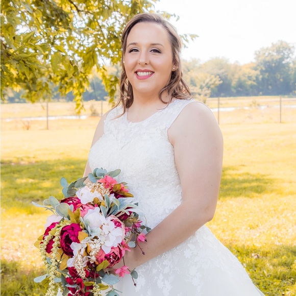 Profile Picture of Emily Tidwell (@emilyk370) on Poshmark