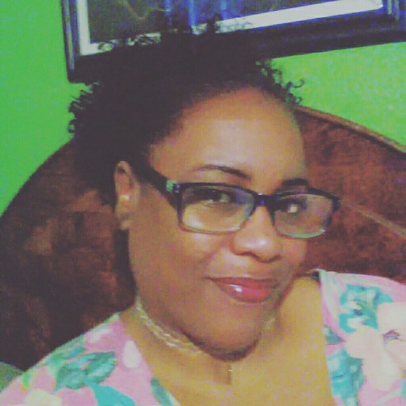 Profile Picture of Pamela Simon (@ladypjrasb47) on Poshmark