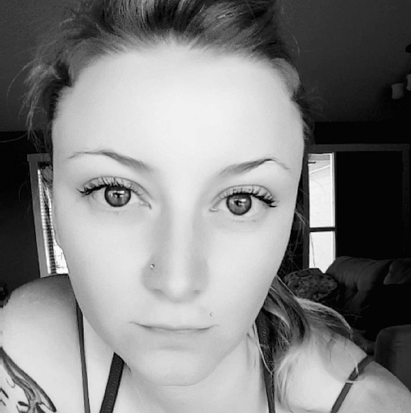 Profile Picture of Cassandra Bergsteinsson (@cbergsteinsson) on Poshmark