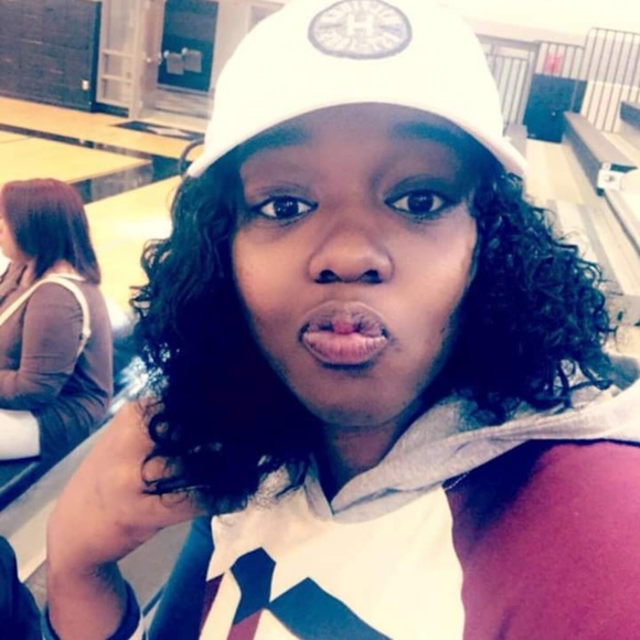 Profile Picture of Riana Burgin (@rianaburgin57) on Poshmark