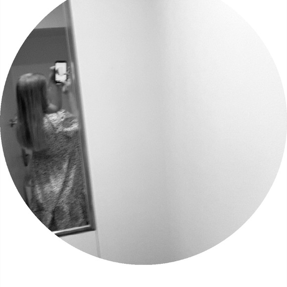 Profile Picture of Tori Molloy (@tori_molloy) on Poshmark