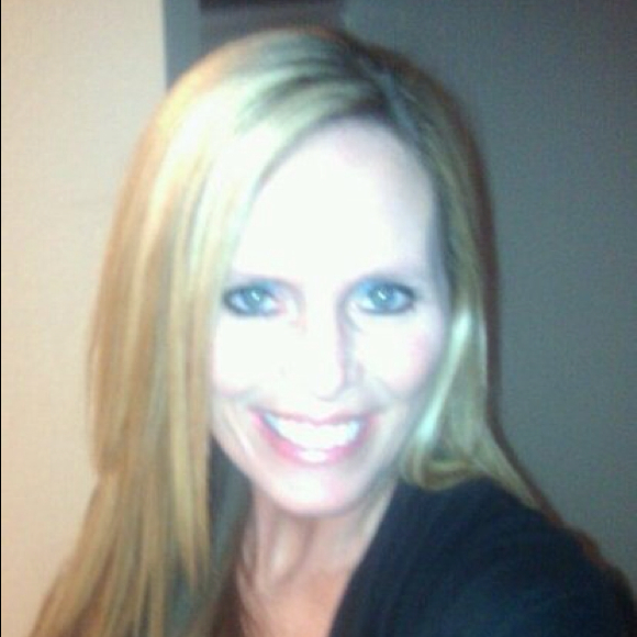 Profile Picture of Kim Waldorf (@kimwaldorf44) on Poshmark