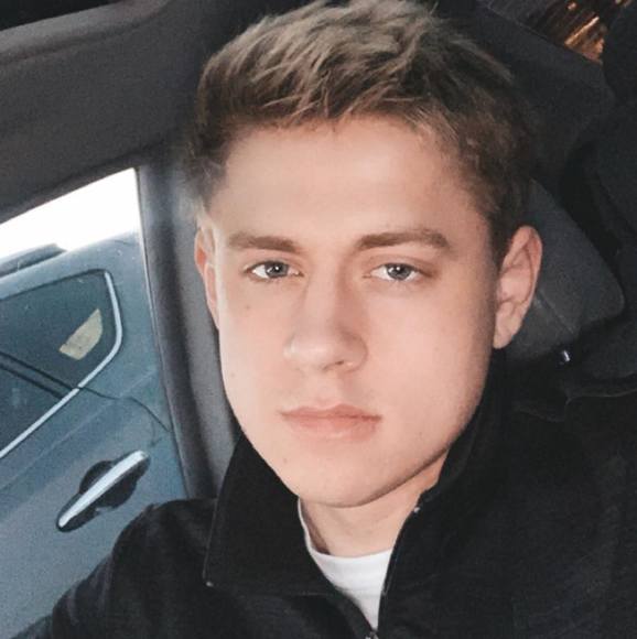 Profile Picture of Andrew Lingner (@andrewlingner14) on Poshmark