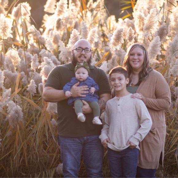 Profile Picture of Taylor Hillman (@taybagby) on Poshmark