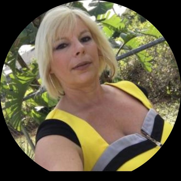 Profile Picture of Lisa Cully (@lisacully10) on Poshmark