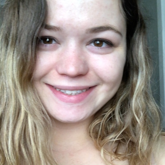 Profile Picture of Katherine Oates (@katherineoates) on Poshmark