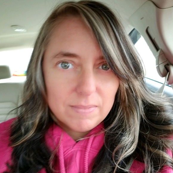 Profile Picture of Jaime Card (@jaimelyn1118) on Poshmark